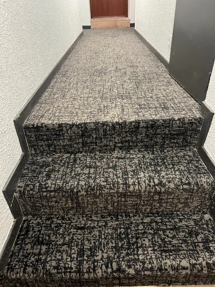 revêtement-moquette-cage-d'escalier (2)